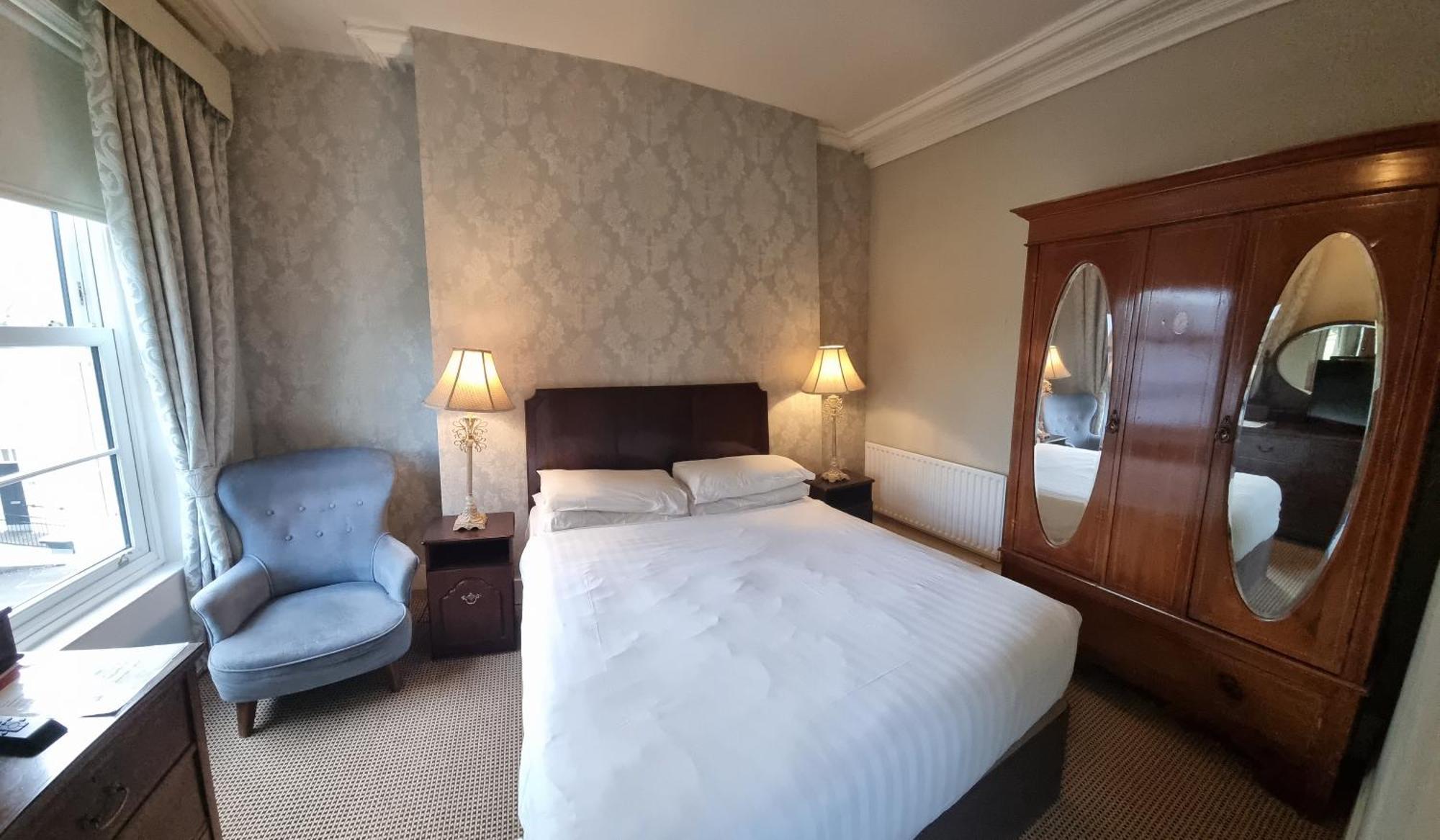 Bed and Breakfast Charlemont House à Moy Chambre photo